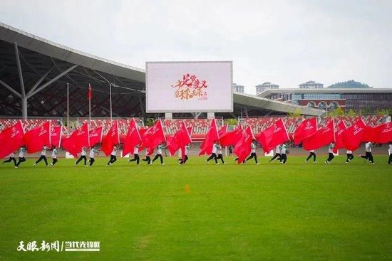 努涅斯本赛季已经为利物浦和乌拉圭国家队出场了16次，打进12球并助攻7次，表现堪称完美。